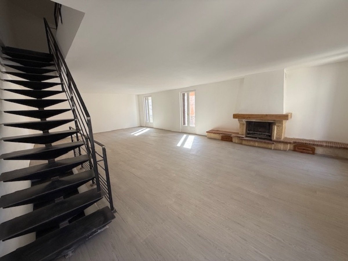 The living room of the 125 m² house today: staircase in place, stone fireplace, floor laid